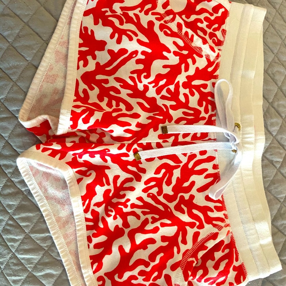 Cute coral printed Lily shorts!